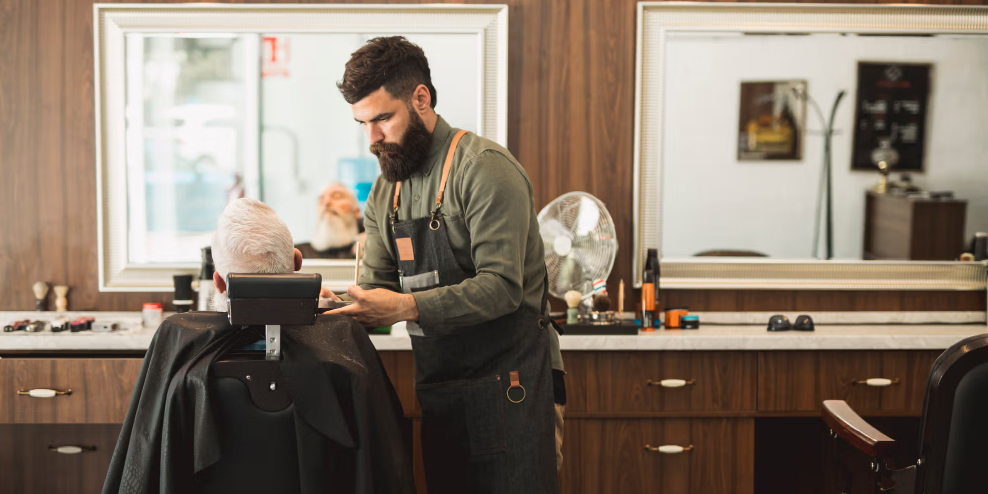 barber working at solo barbers studio